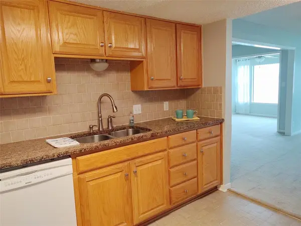 112 Harbor Drive #212, Runaway Bay, TX 76426