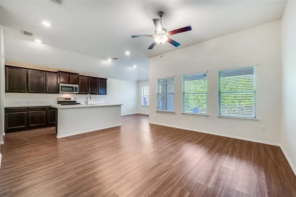 2070 Alamandine Avenue, Cross Roads, TX 76227