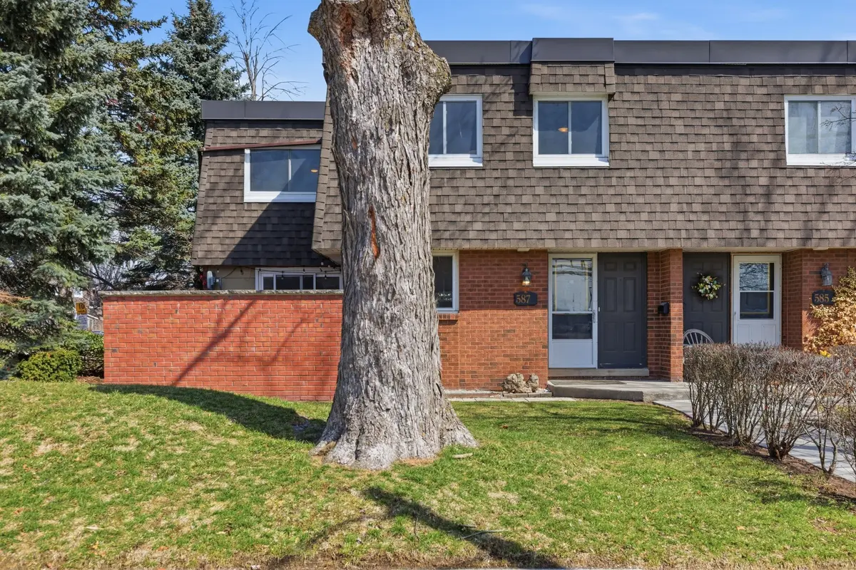 587 Timber LN, Burlington, ON L7L 4B1