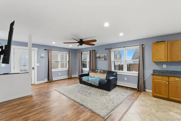 7886 Inglewood DR, Clay Township, MI 48001