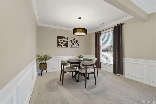 19710 13 Mile RD #107, Beverly Hills Village, MI 48025