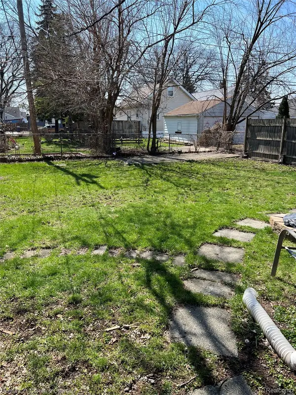 729 Cleophus Pkwy, Lincolnparkcity_wayne, MI 48146