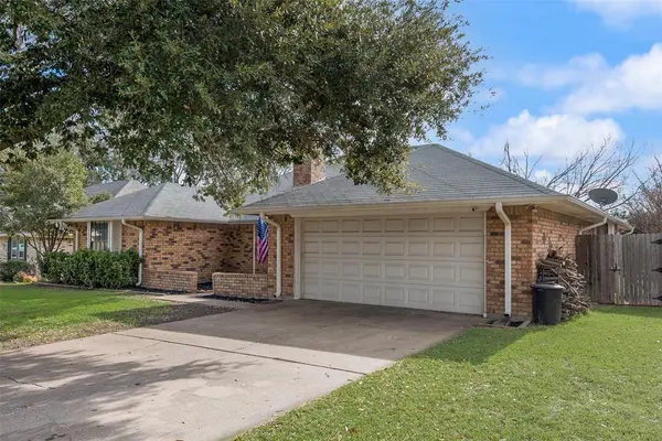 449 Meadowhill Drive, Benbrook, TX 76126
