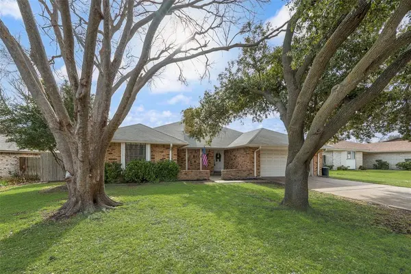 449 Meadowhill Drive, Benbrook, TX 76126