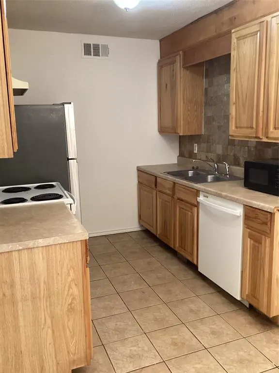 214 Locust Street S, Sulphur Springs, TX 75482