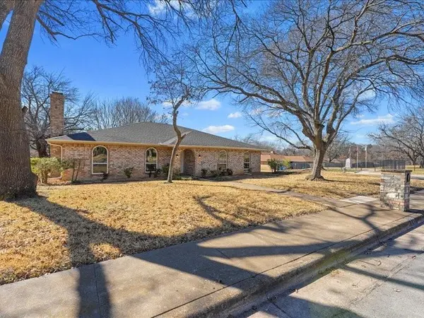 146 Meadowbrook Drive, Desoto, TX 75115