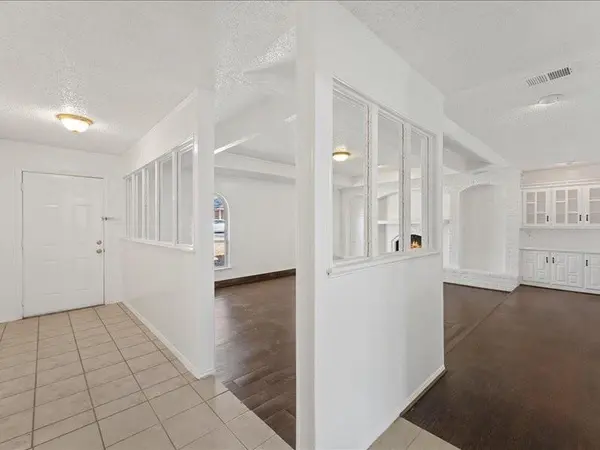 146 Meadowbrook Drive, Desoto, TX 75115