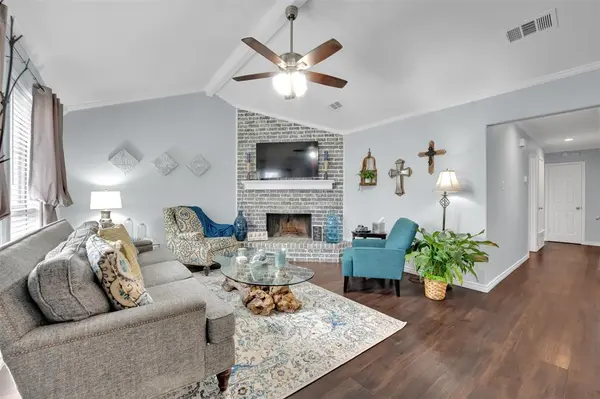 1008 Kay Lynn Street, Mansfield, TX 76063