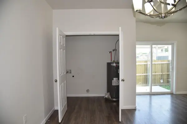 1602 N McDonald Avenue, Decatur, TX 76234