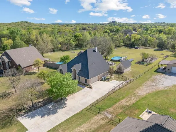 112 Waterfall Court, Azle, TX 76020