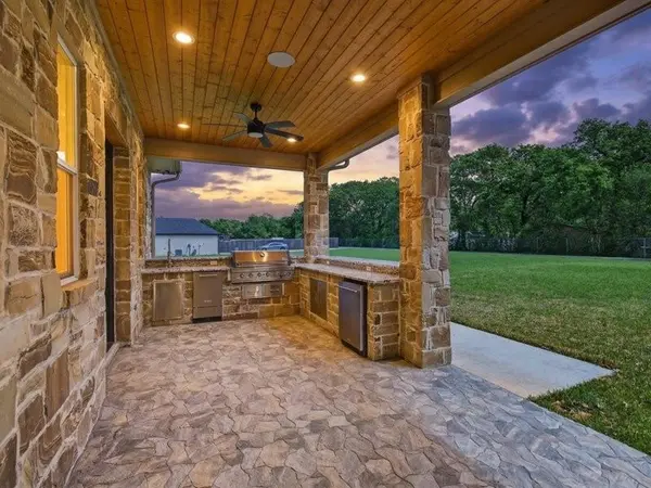 115 Palo Blanco Street, Mabank, TX 75156