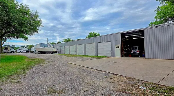 9381 Live Oak Lane, Fort Worth, TX 76179