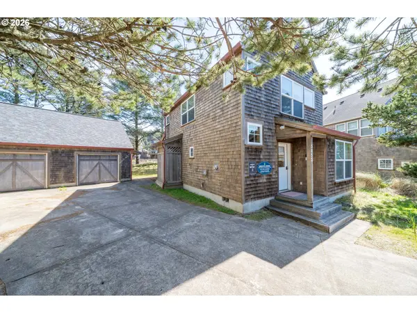 5855 BAREFOOT LN, Pacific City, OR 97135