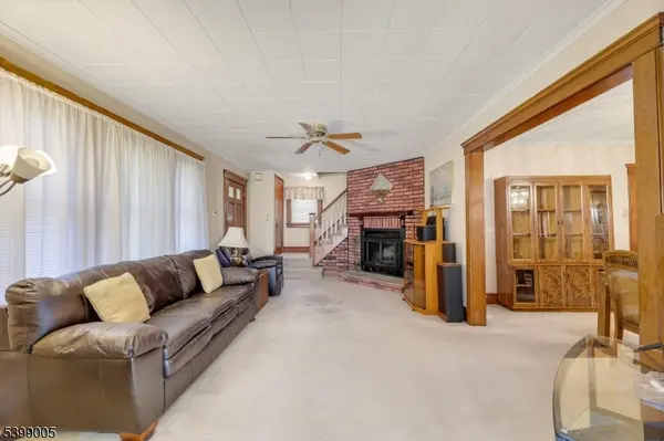 80 Garfield Pl, Totowa Boro, NJ 07512