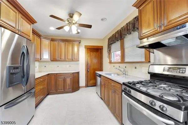 80 Garfield Pl, Totowa Boro, NJ 07512