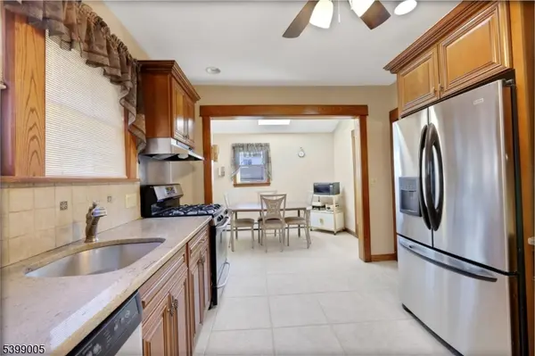 80 Garfield Pl, Totowa Boro, NJ 07512