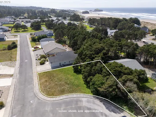 3122 PERIWINKLE LN SW #5, Bandon, OR 97411