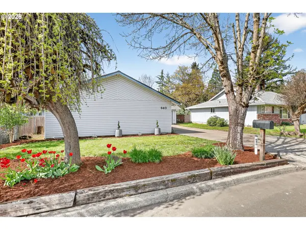 640 STONEHILL DR, Gladstone, OR 97027