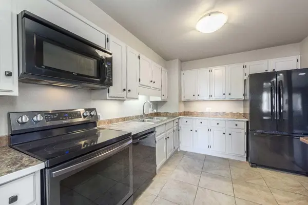 330 26 AVE SW #203, Calgary, AB T2S 2T3