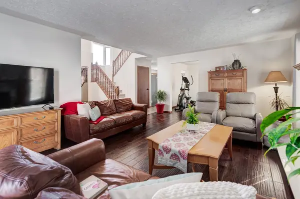 4 Cedargrove WAY SW, Calgary, AB T2W 4V2