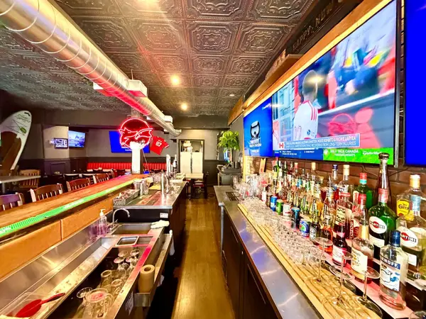 831 Dundas ST W, Toronto C01, ON M6J 1V4