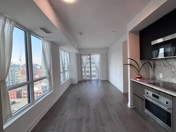 108 Peter ST #1302, Toronto C01, ON M5V 0W2