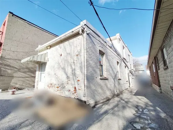 250 Sixth ST, Toronto W06, ON M8V 3A7