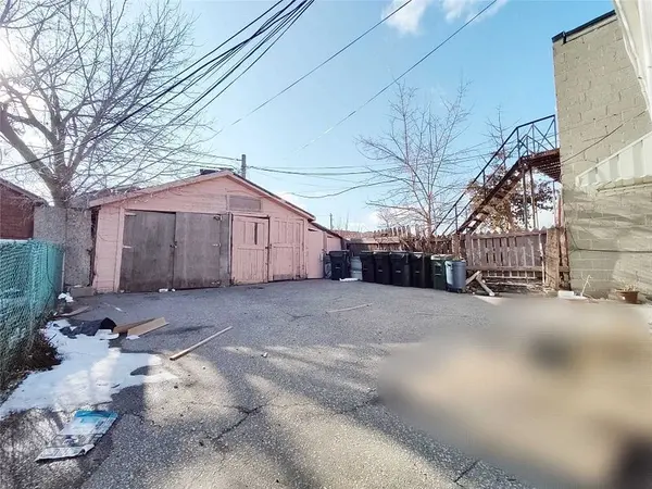 250 Sixth ST, Toronto W06, ON M8V 3A7