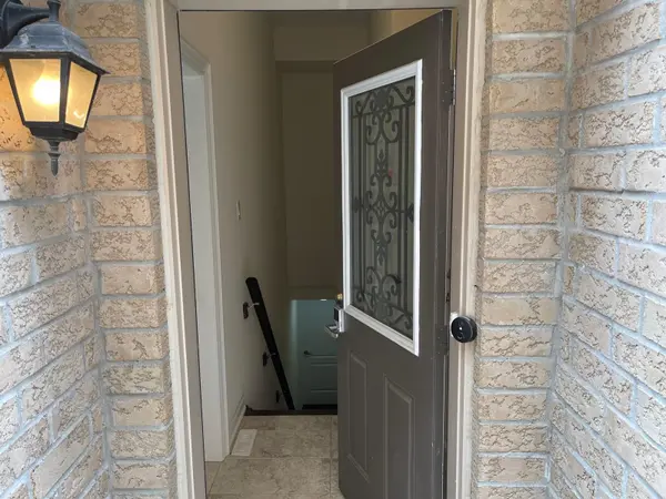 3 Aries ST, Brampton, ON L6Y 5Z2