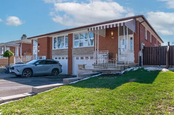 57 Starview DR, Toronto W05, ON M9M 1K7