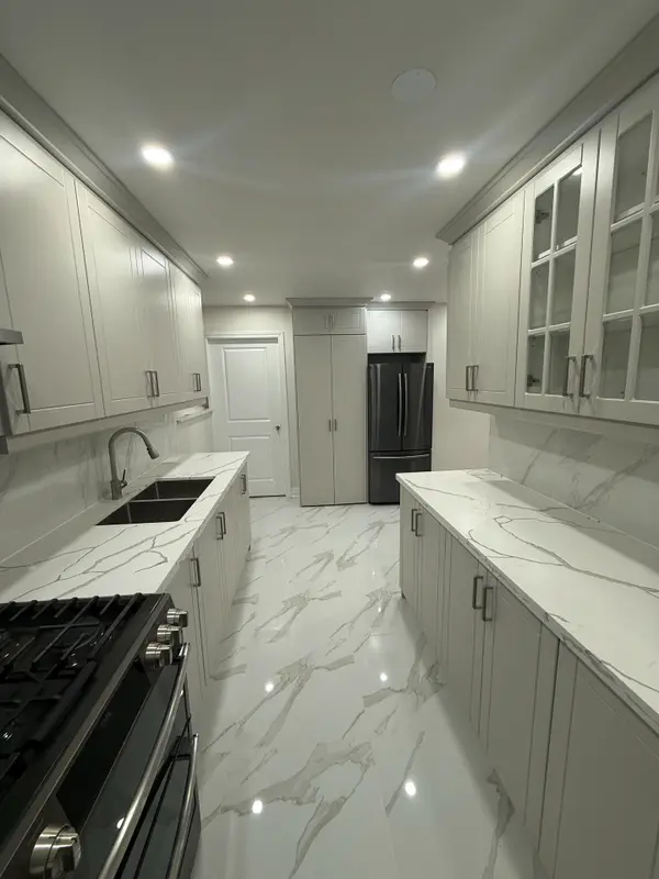 6 Strathavon DR, Toronto W10, ON M9V 2H5