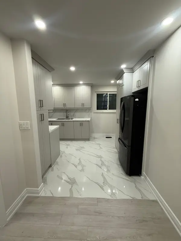 6 Strathavon DR, Toronto W10, ON M9V 2H5