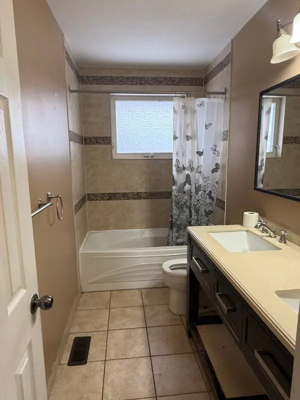 26 Alexandria CRES, Brampton, ON L6T 1N3