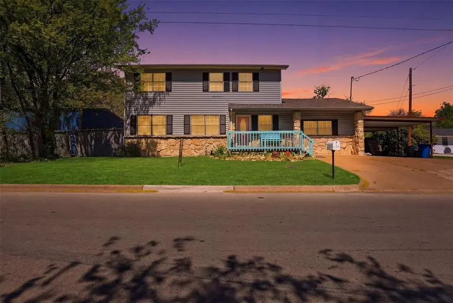 500 W Rucker Street, Granbury, TX 76048