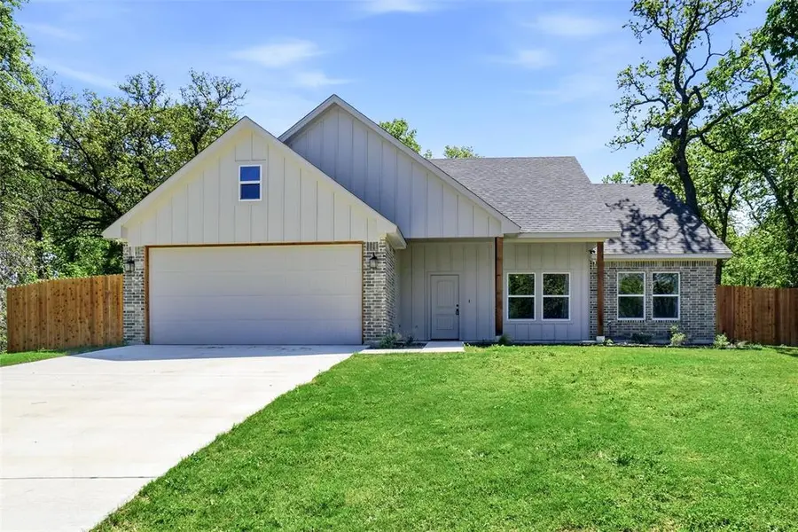 101 Monarch Lane, Poolville, TX 76487