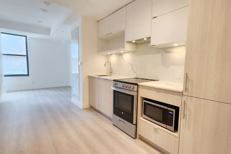 100 Queen ST E #303, Toronto C08, ON M5C 0B5