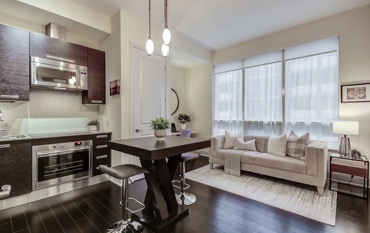 21 Balmuto ST #1403, Toronto C01, ON M4Y 1W4