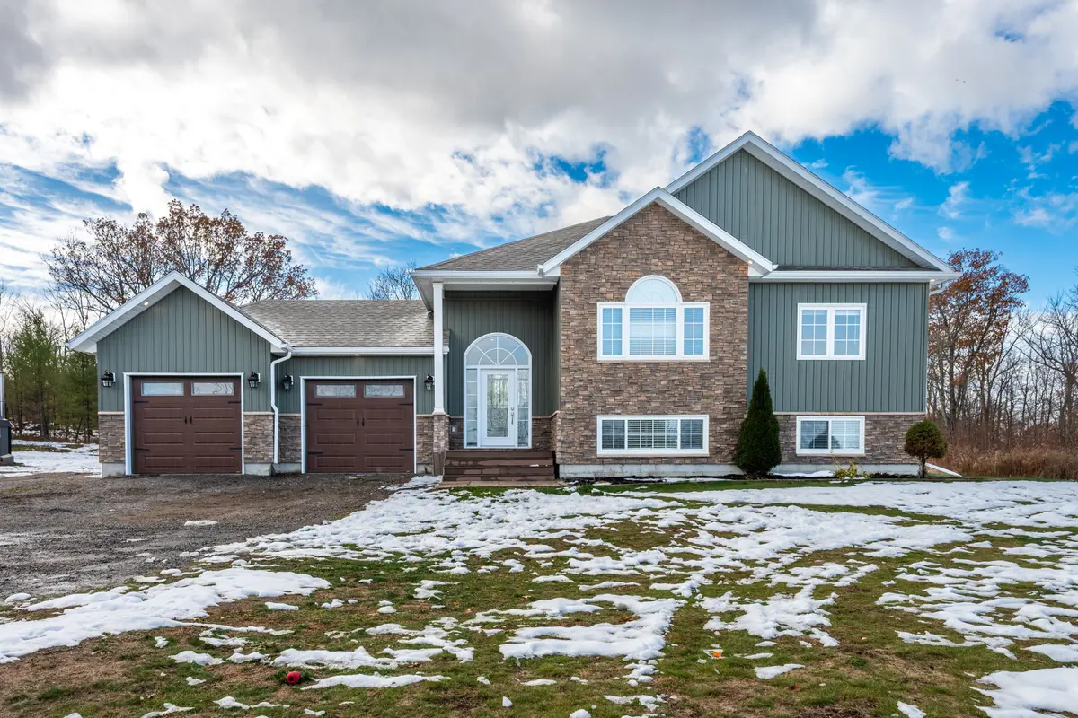 1557 Long Lake RD, Frontenac, ON K0H 2K0