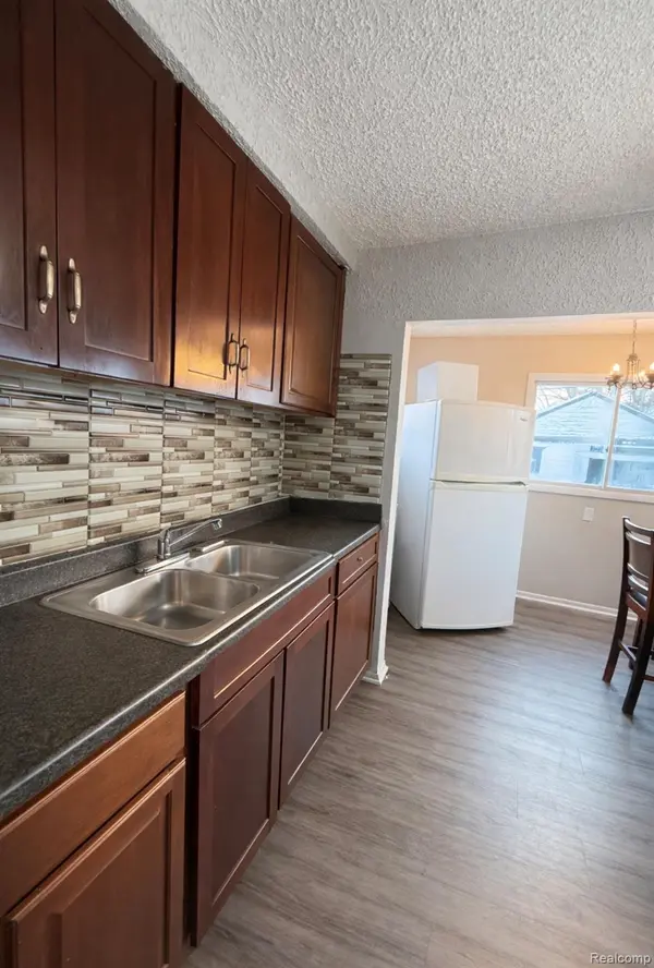 1025 Mill ST, Lincoln Park, MI 48146