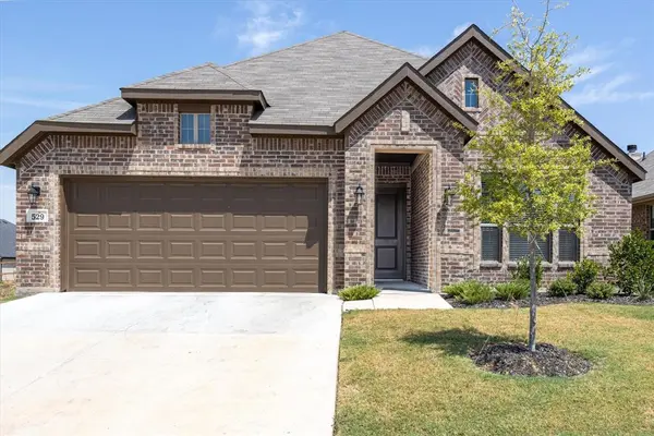 529 Lela Circle, Keene, TX 76059