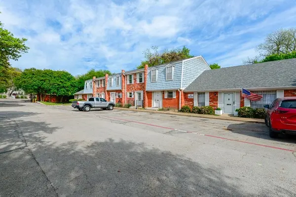 933 Roaring Springs Road, Fort Worth, TX 76114