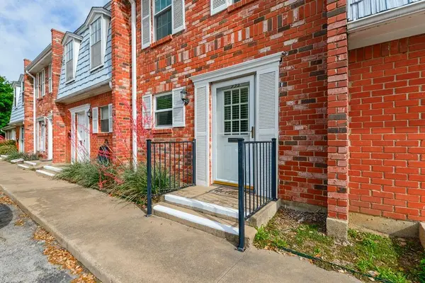 933 Roaring Springs Road, Fort Worth, TX 76114