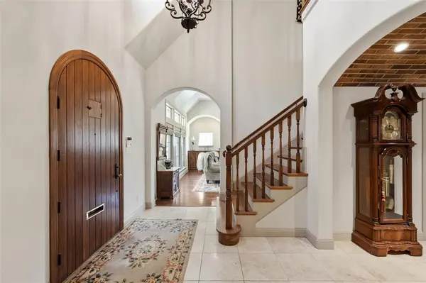 6101 Kenwick Avenue, Fort Worth, TX 76116