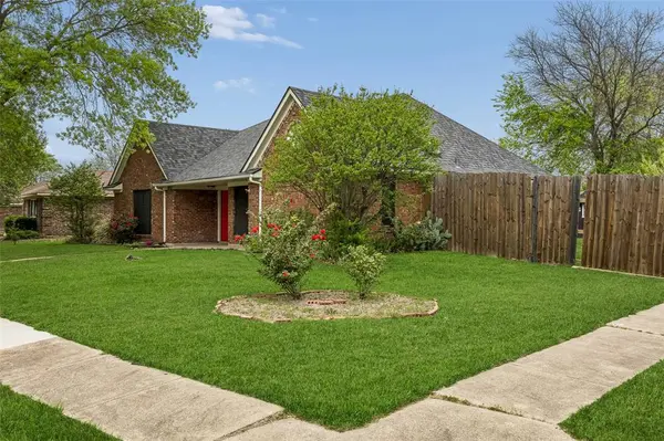 2221 Brookside Drive, Rowlett, TX 75088