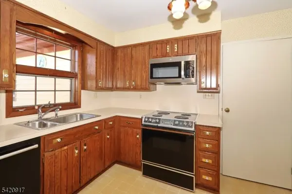 130 Warrenville Rd, Green Brook Twp., NJ 08812