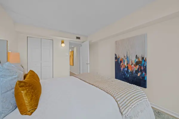 360 Bloor ST E #301, Toronto C09, ON M4W 3M3