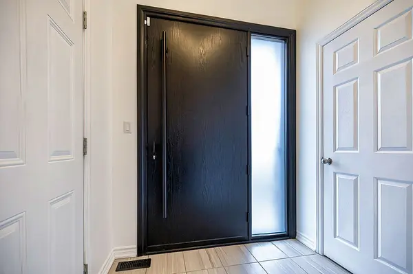 10 Moses CRES, Clarington, ON L1C 0T7