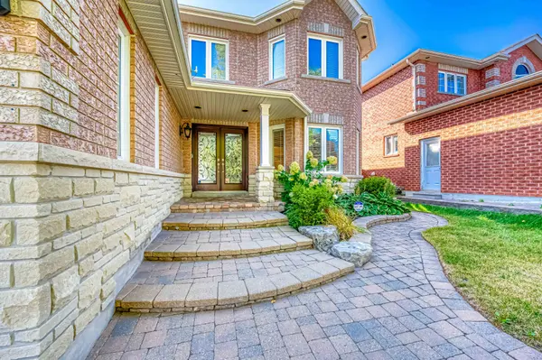 11 Saint AVE, Bradford West Gwillimbury, ON L3Z 3E6