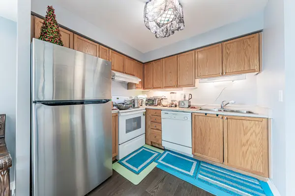 2545 Erin Centre BLVD #303, Mississauga, ON L5M 6Z9