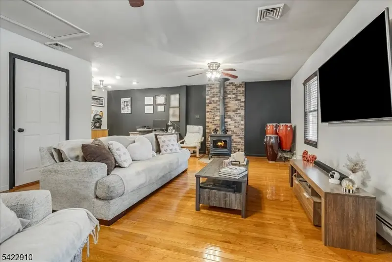 9 River View Dr, Hardwick Twp., NJ 07825